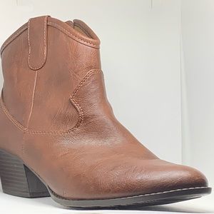 Unlisted a Kenneth Cole production 9 1/2 boots